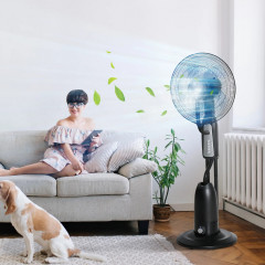 Podstavný ventilátor s rozprašovačem vody 120 cm | černý
