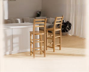 Sada 2 barových židlí z akáciového dřeva č.1