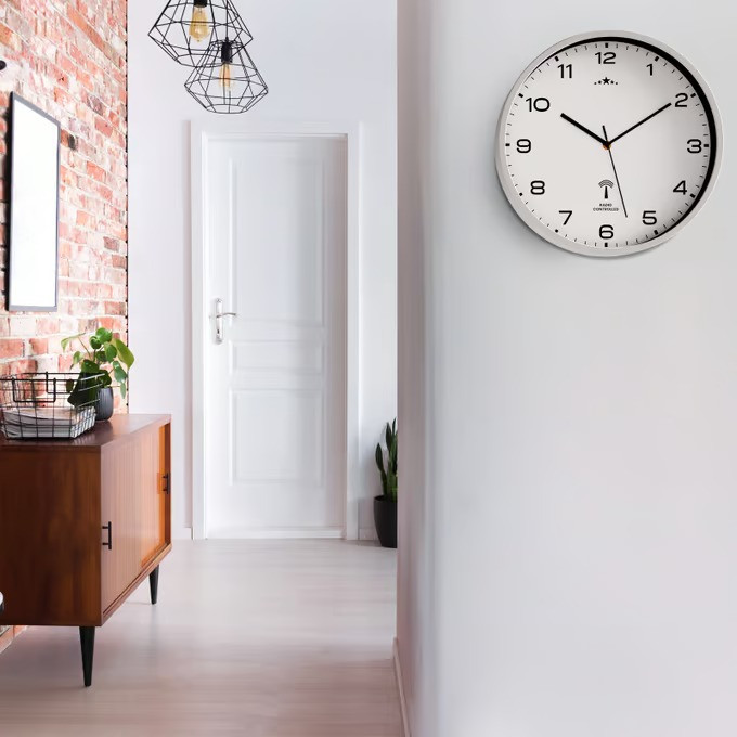 Rádiem řízené hodiny Ø31cm | bílé/stříbrné