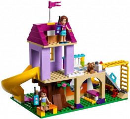 LEGO Friends 41325 Hřiště v městečku Heartlake č.2